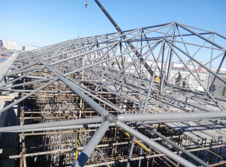 应城商贸城屋顶网架工程