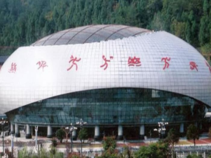 应城体育中心球形网架加工安装